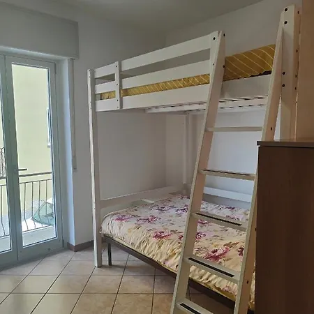 Lara's House