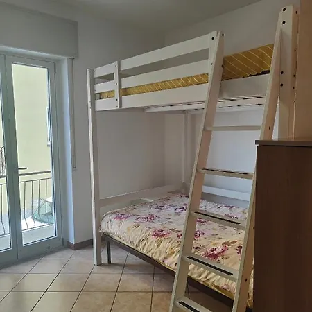 Lara's House